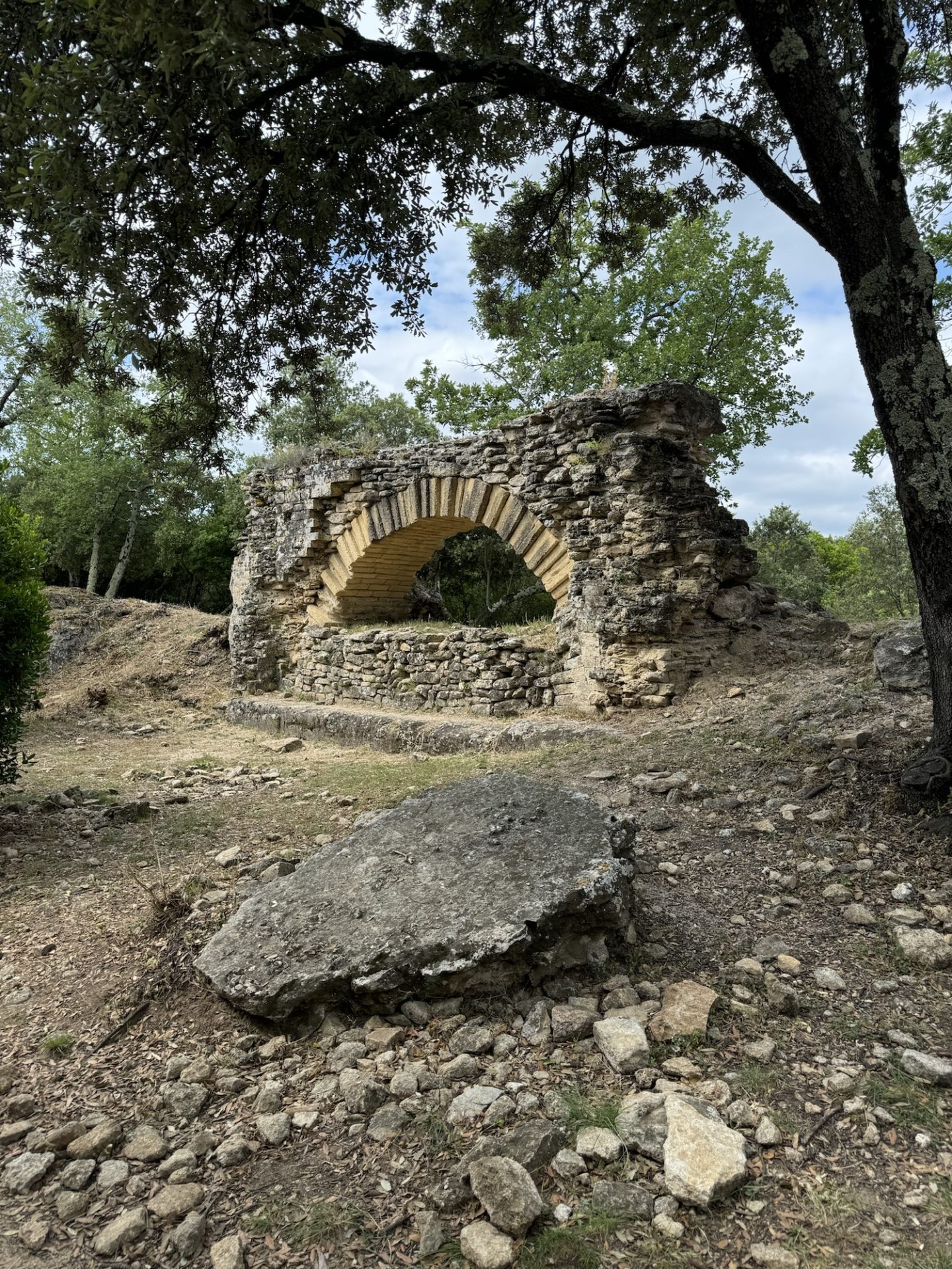 vestiges aqueduc